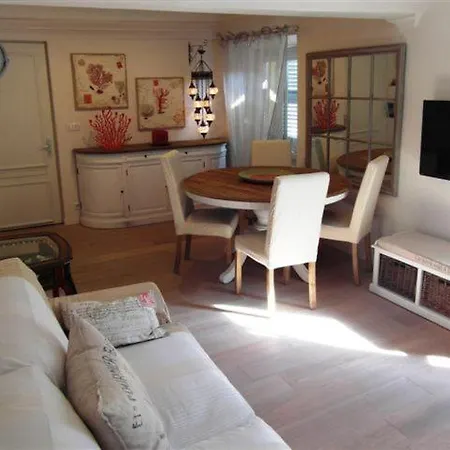 Charming Corner Abode With Castle Views Nizza